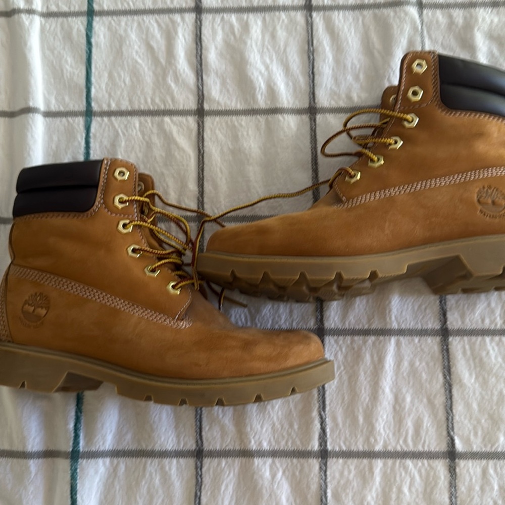 Timberland 6-Inch Premium Wheat Nubuck Boot Junior Size 6.5 EUC